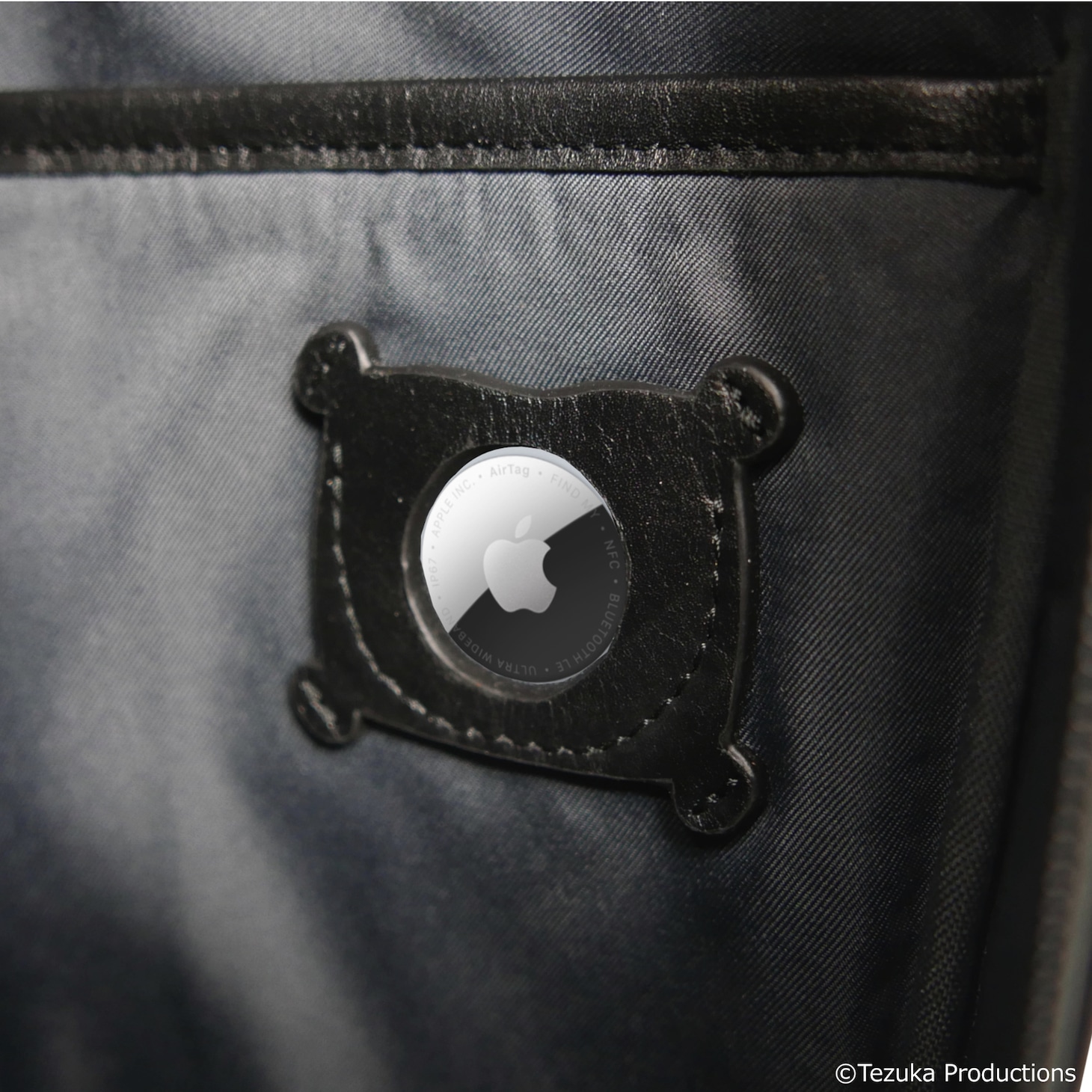 「ブラック・ジャック」×「T・S・O・G」コラボリュックのAirTag対応ポケット