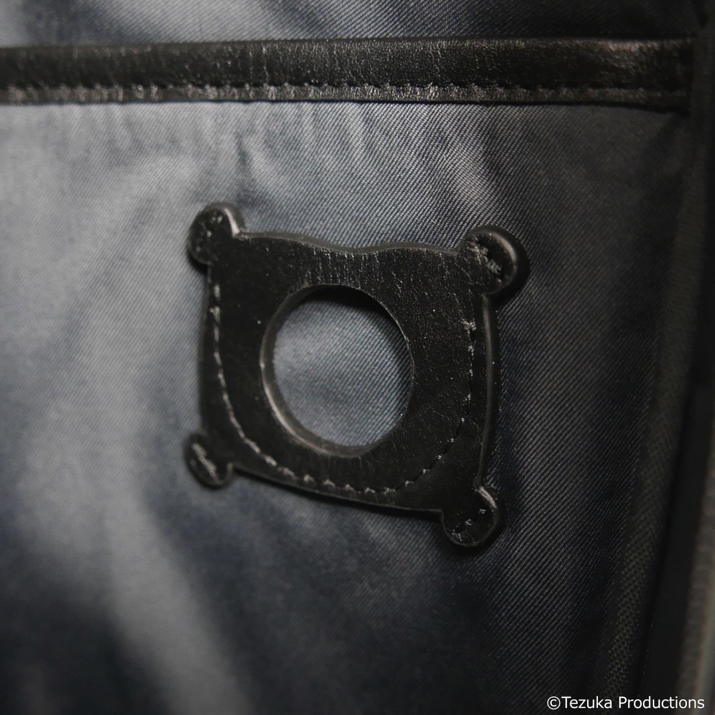 「ブラック・ジャック」×「T・S・O・G」コラボリュックのAirTag対応ポケット