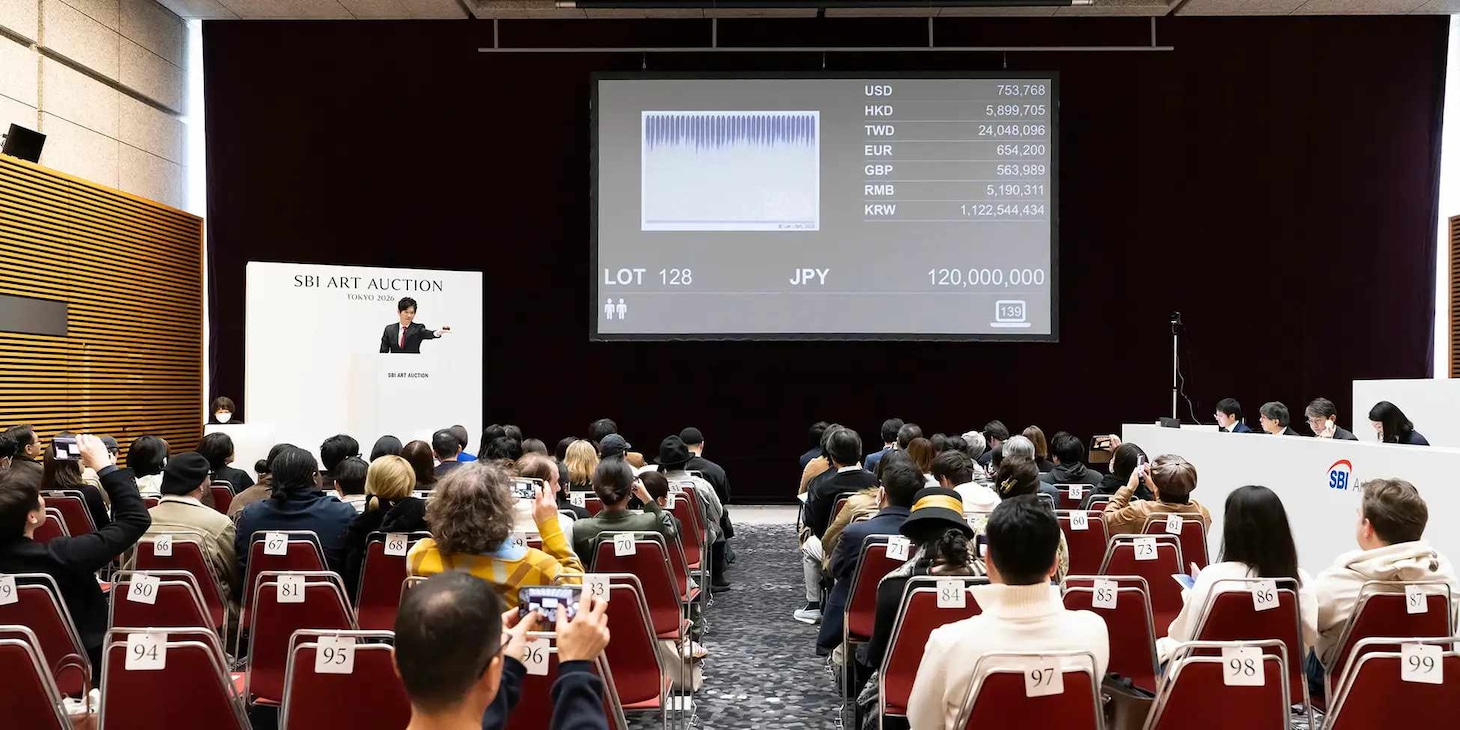 オークション会場のイメージ