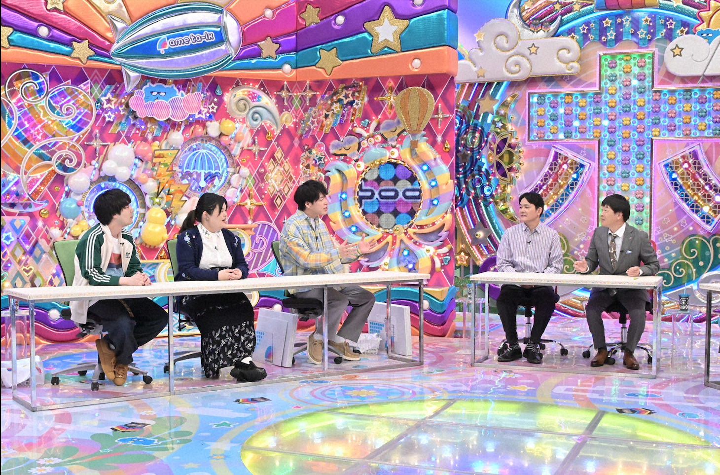 「『アメトーーク！』マンガ大好き芸人」の様子。左から蓮見翔、あんり、川島明、ノブ、蛍原徹