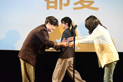 野田遊歩と山中瑶子