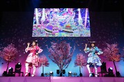 ポッピンドリーミン。左から青空ひまり役の藤寺美徳、星川みつき役の平塚紗依