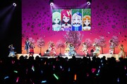 「ぜんりょくじょしかくめい！」を歌うアイプリたち