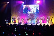 「ぜんりょくじょしかくめい！」を歌うアイプリたち