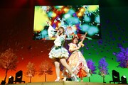 アイスマイリン。左から三ツ葉アイリ役の徳井青空、四之宮リンリン役の和多田美咲