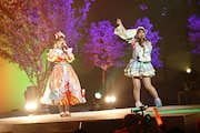 アイスマイリン。左から四之宮リンリン役の和多田美咲、三ツ葉アイリ役の徳井青空