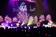 左から七浦すばる役の小林竜之、五十嵐じゅりあ役の土屋李央、一条寺サクラ役の日比優理香、三ツ葉アイリ役の徳井青空