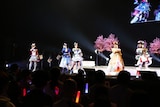 左から七浦おとめ役の大森綺星、二階堂タマキ役の鈴木杏奈、六堂える役の川口莉奈、四之宮リンリン役の和多田美咲、八王子ビビ役の寺澤百花