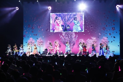 「キズナ×リンク」を歌うアイプリたち