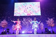 ポッピンドリーミン。左から青空ひまり役の藤寺美徳、星川みつき役の平塚紗依