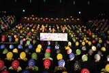 細見大輔、神谷浩史、中村健治総監督と観客とのショット