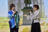 左から岡本信彦、種﨑敦美