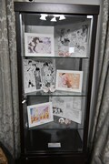 「山田南平×日高万里×高尾滋 三人原画展 ～HAPPY Anniversary～」の様子