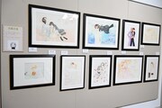 「山田南平×日高万里×高尾滋 三人原画展 ～HAPPY Anniversary～」の様子