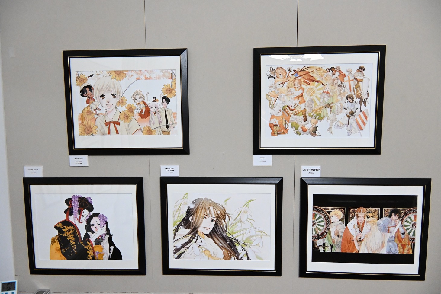 「山田南平×日高万里×高尾滋 三人原画展 ～HAPPY Anniversary～」の様子