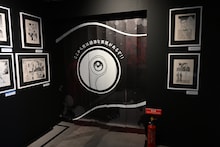 「寄生獣展」開幕！生々しい効果音とともに生原画を鑑賞、“過激な表現”コーナーも