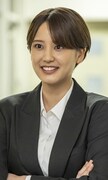 山崎紘菜扮する鶴岡楓