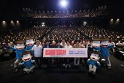 「10th ANNIVERSARY OSOMATSUSAN SPECIAL 6DAYS 開幕祭」登壇者の集合写真