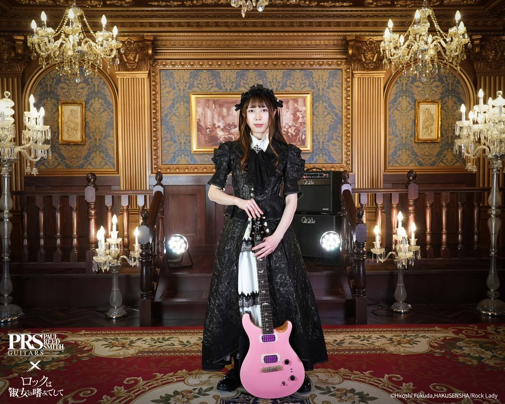BAND-MAIDのKANAMI。手には「PRS SE “Rock Lady” Limited Edition