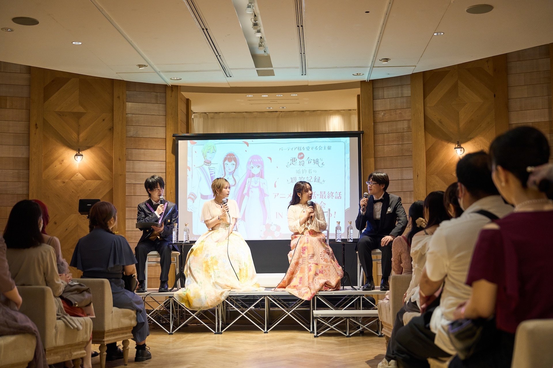 「じしょあく」小林裕介、富田美憂らがドレスアップしてチャペルに登場、最終話を上映