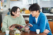 ドラマ「一緒にごはんをたべるだけ」より (c)「一緒にごはんをたべるだけ」製作委員会