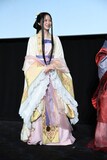 玲琳に扮した星風まどか