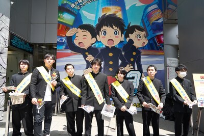 TVアニメ「サンダー3」渋谷でのうちわ配布の様子