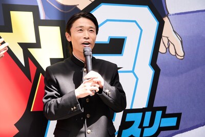 カミナリの石田たくみ