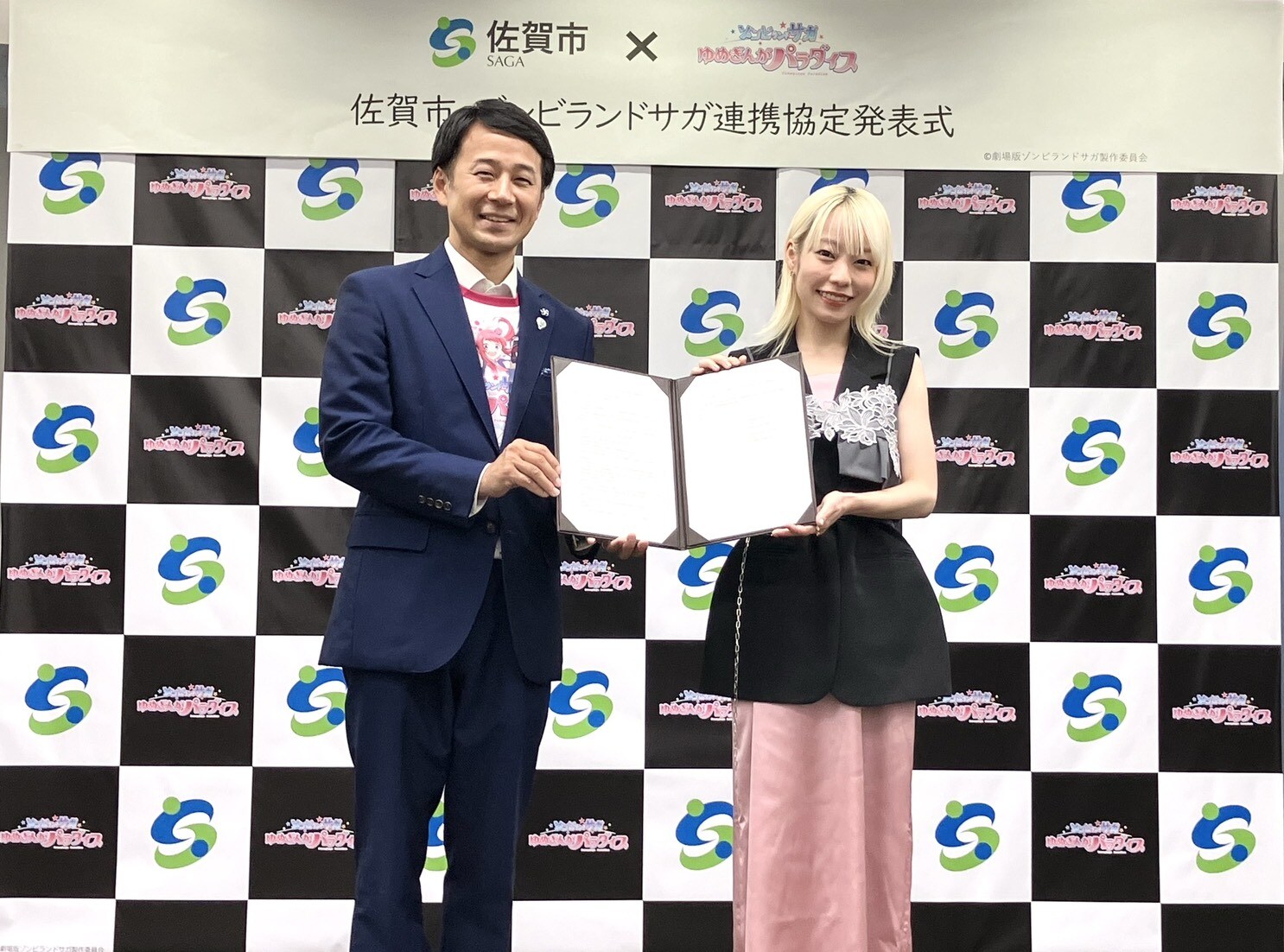「ゾンビランドサガ」製作委員会と佐賀市が連携協定を発表　本渡楓が発表式に登壇