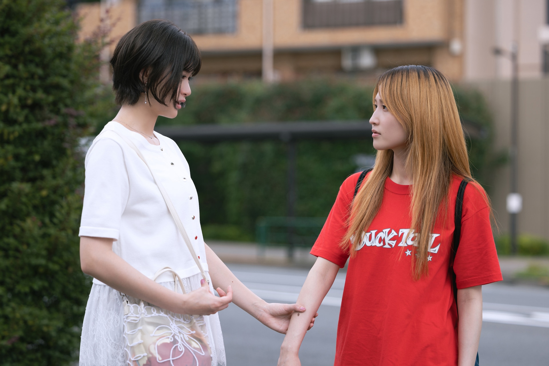 ドラマ「付き合ってあげてもいいかな」冴子とみわの大学生活を捉えた場面写真が公開