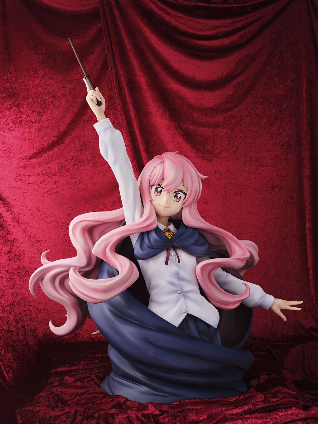 ルイズの等身大胸像＆フィギュアが登場、アニメ「ゼロの使い魔」20周年記念