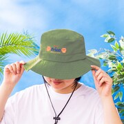 ちいかわ×オリオンビールの帽子登場、ハイビスカスを頭につけたシーサーがピースサイン