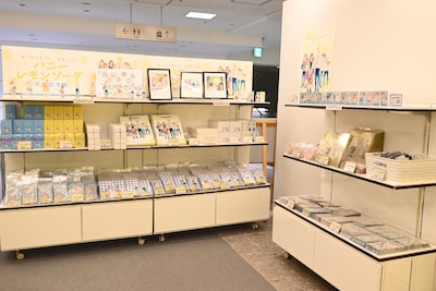 「ハニーレモンソーダ 完結記念展」グッズ販売エリアの様子 ©︎村田真優/集英社