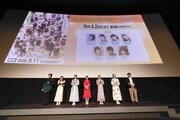 左から石谷春貴、豊田萌絵、朝井彩加、黒沢ともよ、安済知佳、戸松遥、小川太一監督
