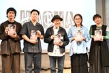 「HACHA」発表会の様子。左から千代田修平氏、ライトハンド、久住昌之、山崎紗也夏、牧野早菜生氏