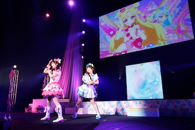 左から好実いのり役の⼩川華果、夢宮あおい役の叶矢りか