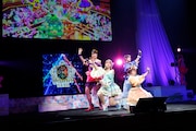 カルテットスター。左上から時計回りに一条寺サクラ役の日比優理香、二階堂タマキ役の鈴木杏奈、四之宮リンリン役の和多田美咲、三ツ葉アイリ役の徳井青空