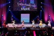 おねがいかなえ隊。左から熱海ナナ役の藤寺美徳、友坂ぐみ役の丸岡和佳奈、好実いのり役の⼩川華果、夢宮あおい役の叶矢りか、勇樹おりびあ役の岡村明香、望永エマ役の鈴木みのり