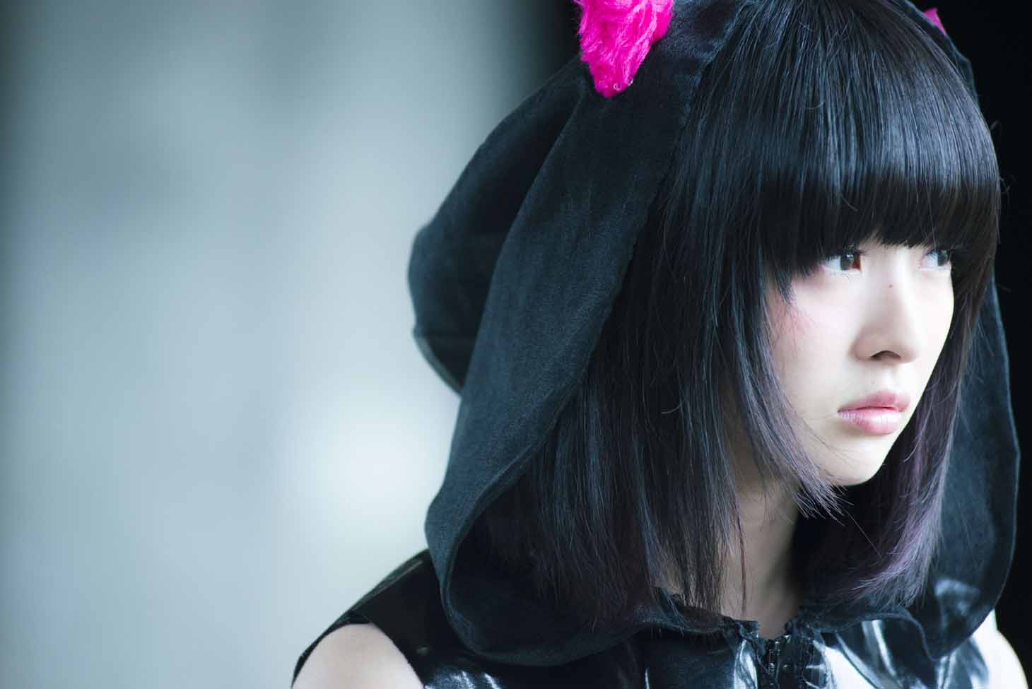 イツ子役の茉里（いずこねこ） (c)2014「世界の終わりのいずこねこ」製作委員会