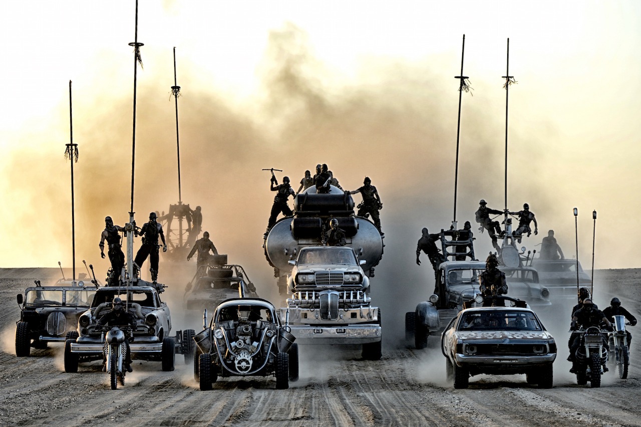 壮絶なカーチェイスが見どころ。 (C)2015 VILLAGE ROADSHOW FILMS (BVI) LIMITED