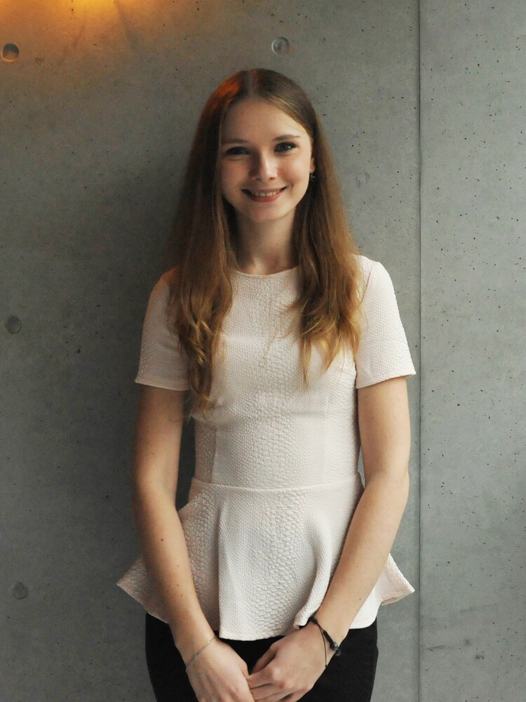 全編手話の異色作 ザ トライブ 主演のヤナが語る女優への思いとは 映画ナタリー 全編手話の異色作 ザ トライブ 主演のヤナが語る女優への思いとは 映画ナタリー