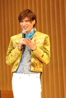 「緊張で手汗がすごいです」と話す城田。