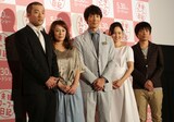 左から高橋周平、佐藤仁美、佐々木蔵之介、永作博美、前田弘二監督。