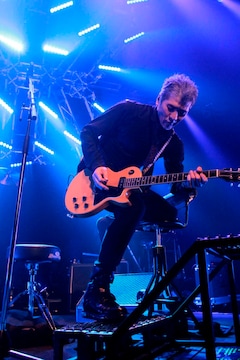 吉川晃司 あぶない刑事 出演決定 骨折の理由が明らかに 映画ナタリー