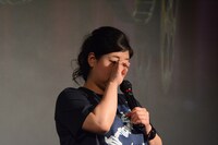 トークショー中も度々涙をぬぐっていた馬場園。