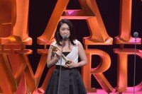 スピーチする池脇千鶴。