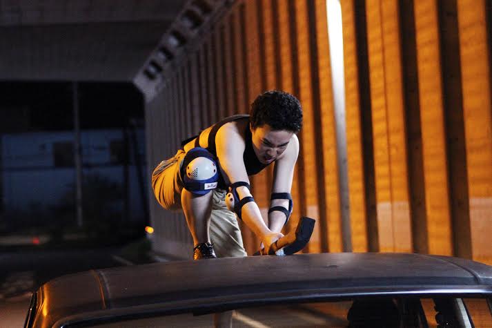 パンチパーマの女子高生が斧を振り回す、「極道大戦争」スチール解禁