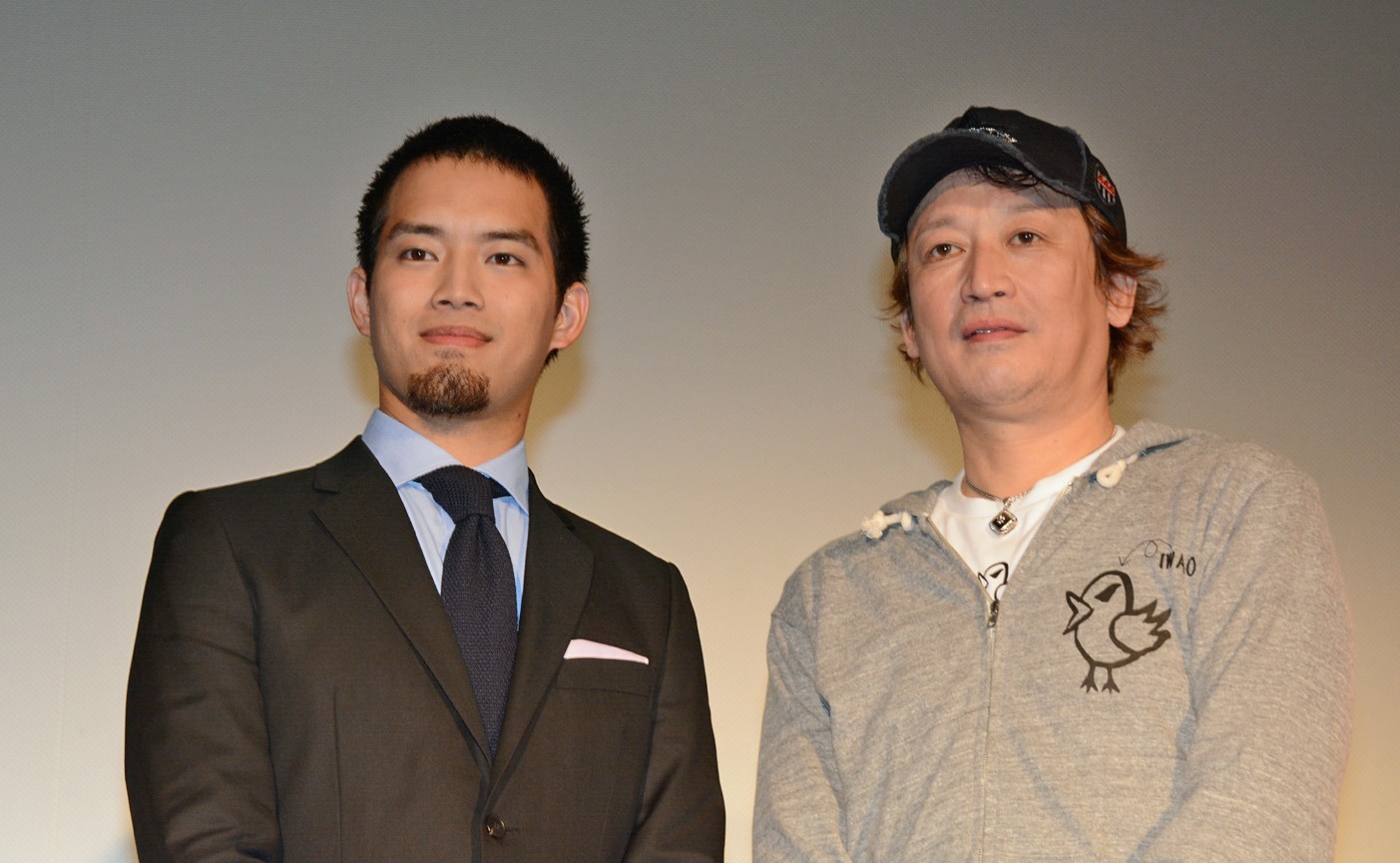 「マンガ肉と僕」舞台挨拶の様子。左から三浦貴大、長原成樹。