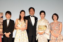 「ぼくが命をいただいた3日間」舞台挨拶の様子。左から若山耀人、平祐奈、高橋和也、松原智恵子、工藤里紗監督。