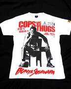 「県警対組織暴力」デザインTシャツ前面。価格：4100円。(c)東映